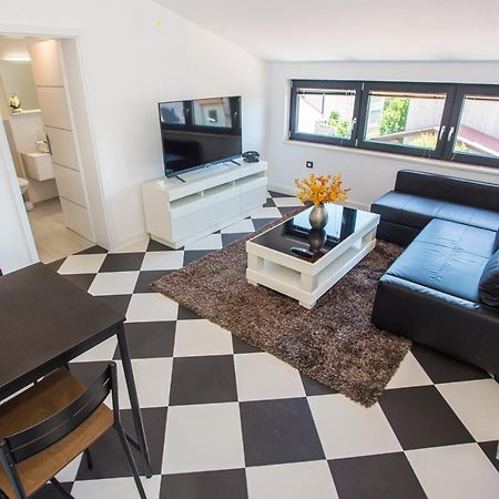 Black & White Apartment Rovinj Bagian luar foto