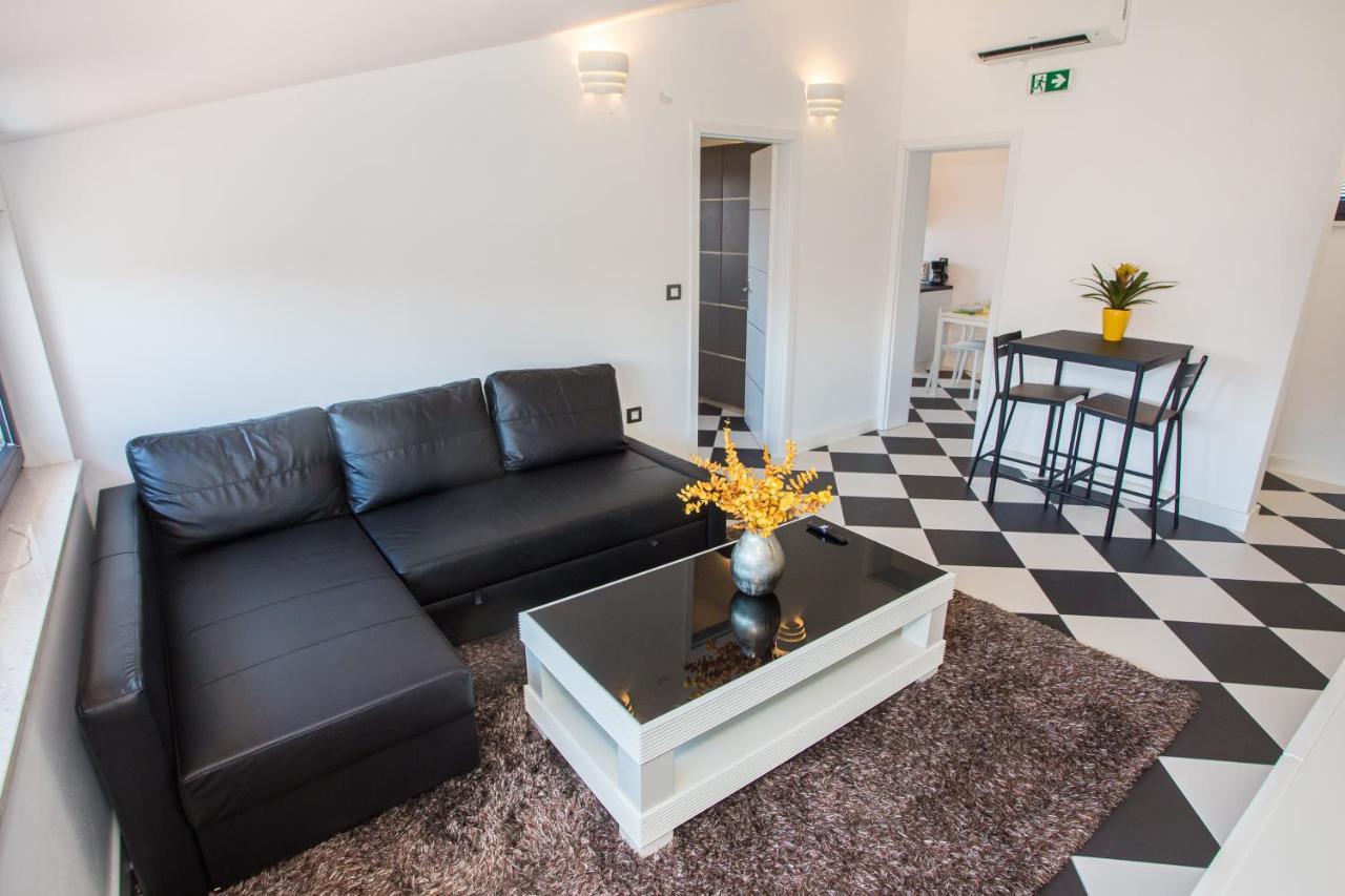 Black & White Apartment Rovinj Bagian luar foto