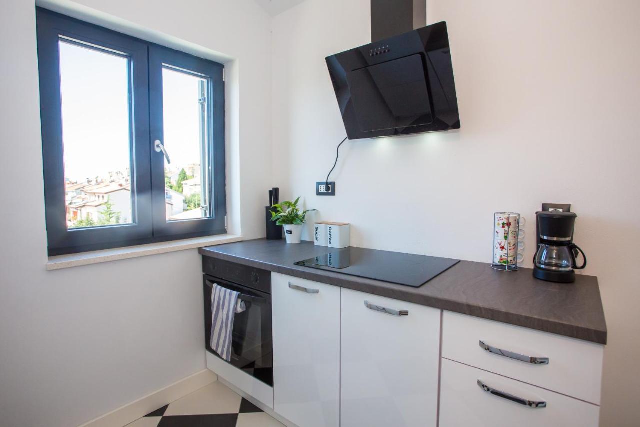 Black & White Apartment Rovinj Bagian luar foto