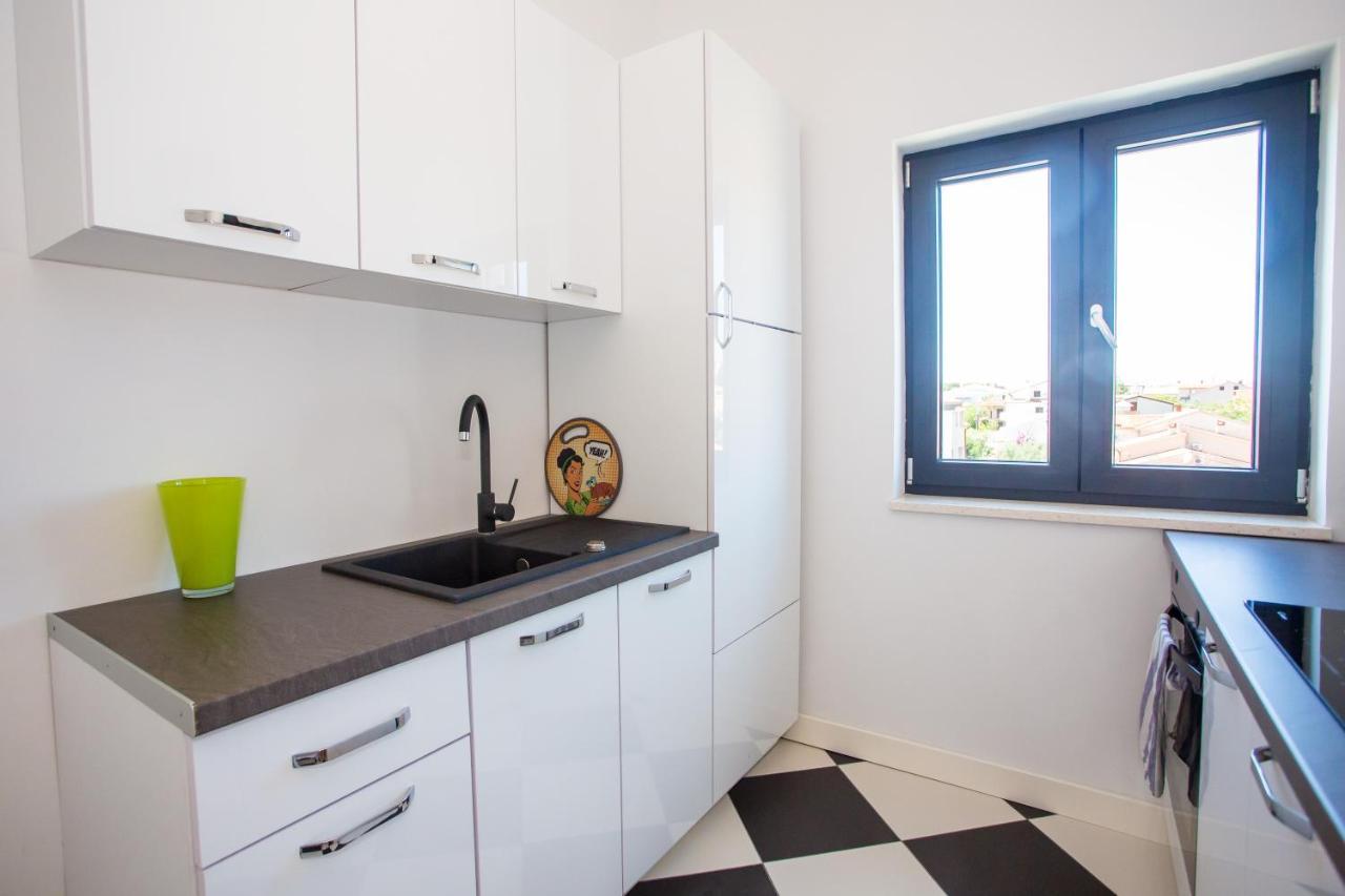 Black & White Apartment Rovinj Bagian luar foto