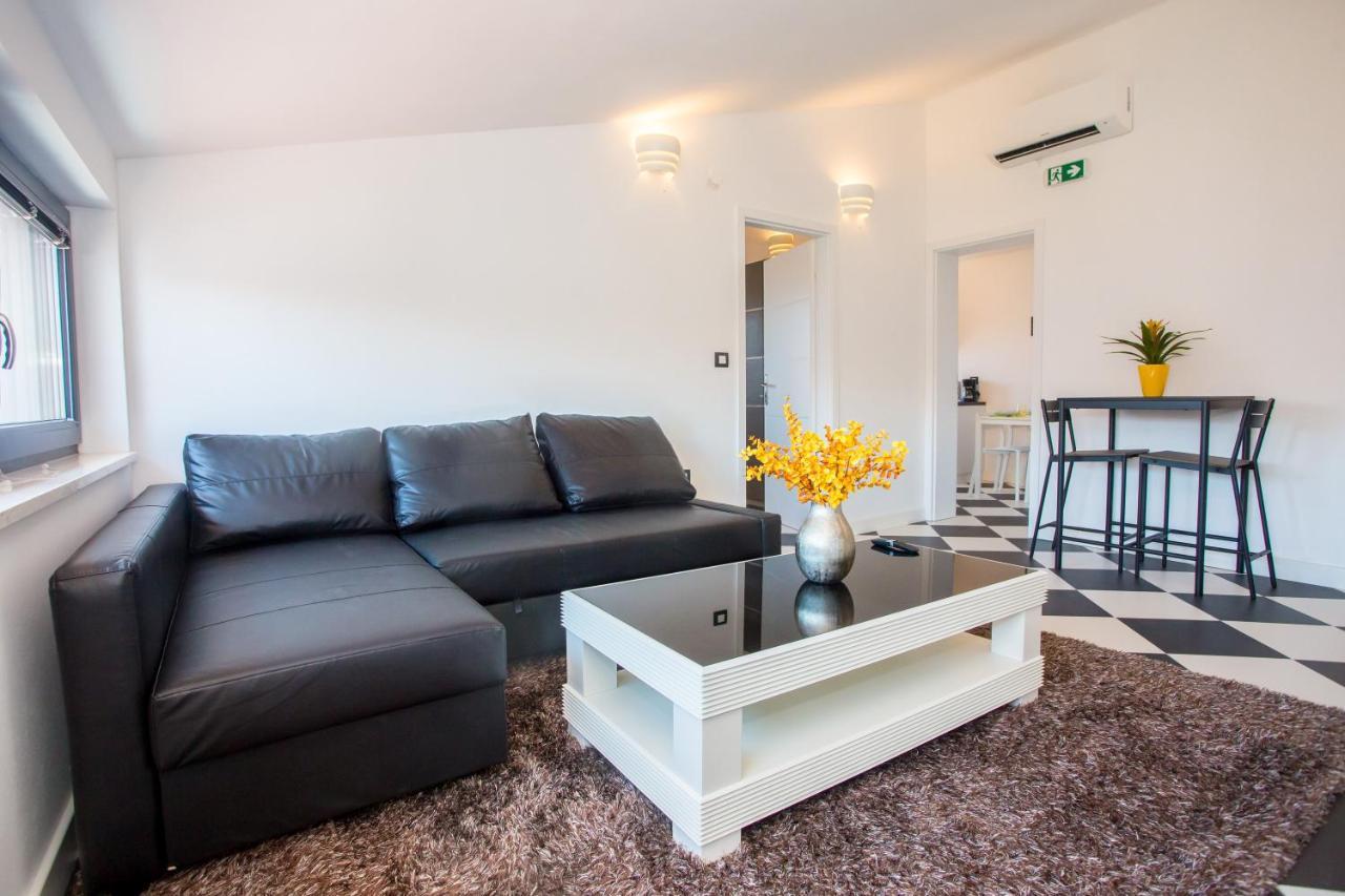 Black & White Apartment Rovinj Bagian luar foto