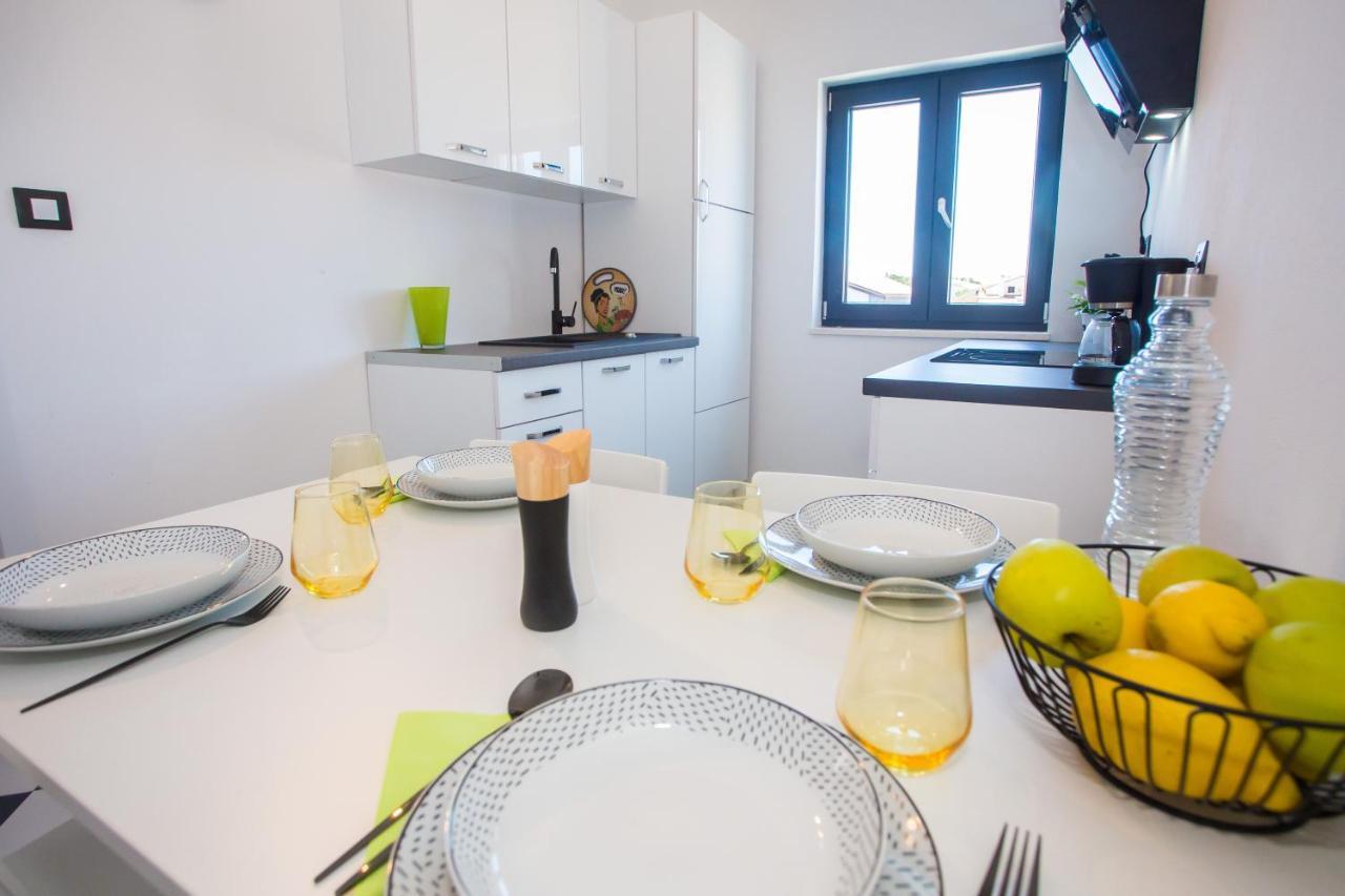 Black & White Apartment Rovinj Bagian luar foto