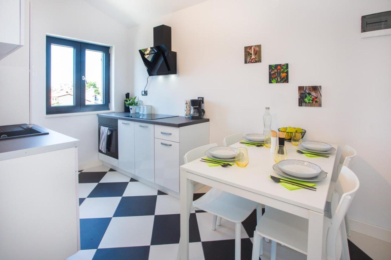 Black & White Apartment Rovinj Bagian luar foto
