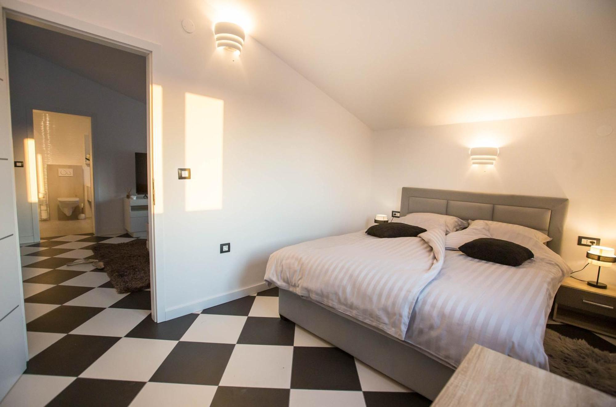 Black & White Apartment Rovinj Bagian luar foto
